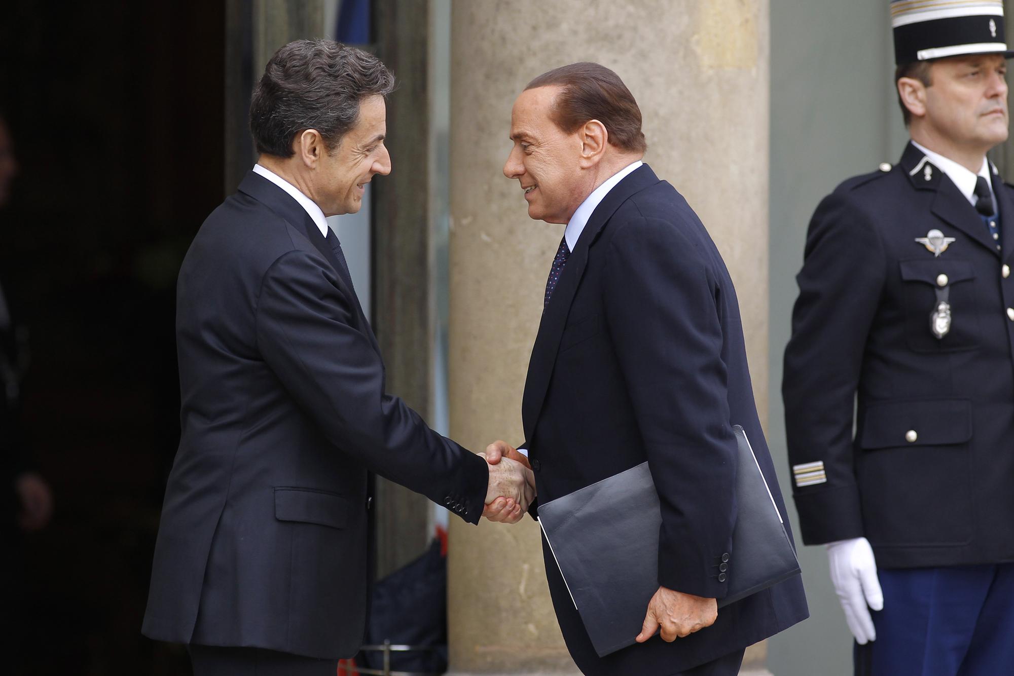 Sarkozy et Berlusconi vont se réunir pour un sommet à Rome le 26 avril au sujet de la gestion commune de l'immigration. [REUTERS - Benoit Tessier]
