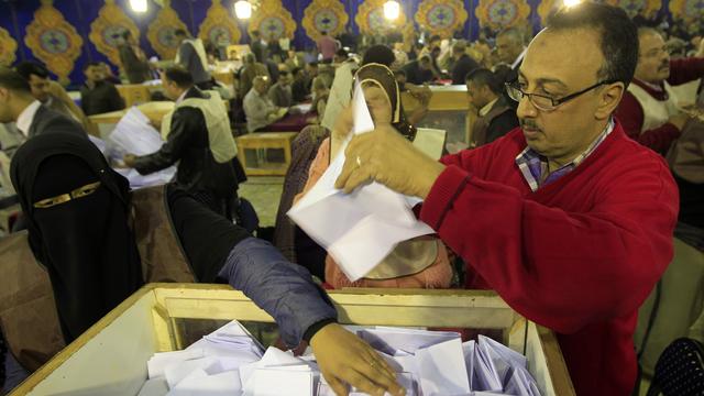 Fin de la première phase des premières législatives de l'ère post-Moubarak en Egypte. [Mahmud Hams]