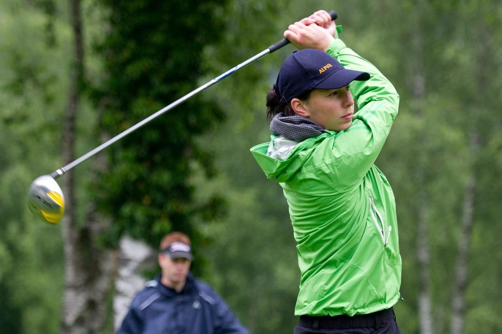 Dominique Gisin est également une très bonne joueuse de golf. [Keystone - Samuel Truempy]