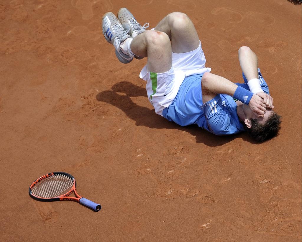 Andy Murray s'est blessé à une cheville face à Berrer, sans conséquence... pour l'instant. [KEYSTONE - CHRISTOPHE KARABA]