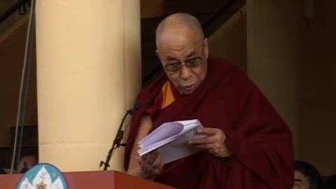 Le dalaï-lama renonce à son rôle politique
