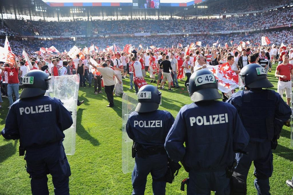 Lors de la finale de la Coupe de Suisse 2011, des fans neuchâtelois s'en étaient pris à des supporters valaisans. [Samuel Truempy]