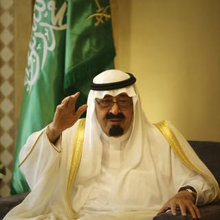 Le roi Abdallah d'Arabie saoudite fait un geste envers les femmes. [Joseph Eid]