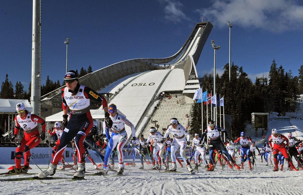 Le départ du 30km dames vient d'être donné, sur le magnifique site d'Holmenkollen. [Keystone - Hendrik Schmidt]