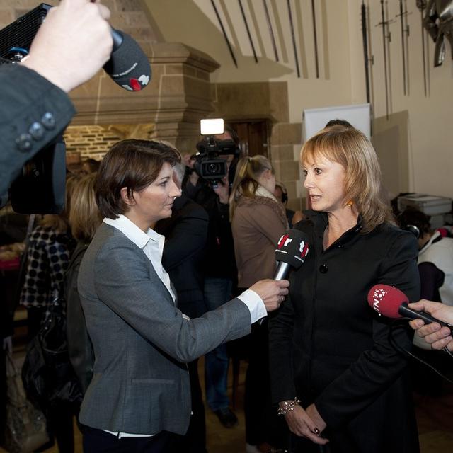 Sylvie Perrinjaquet, interviewée par Raphaëlle Tschumi (TSR). [Sandro Campardo]