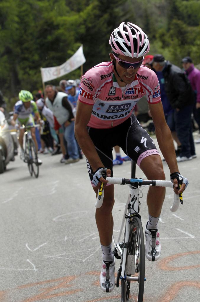 Contador, en plein effort sur la montée du Zoncolan, a expliqué qu'il avait surtout pensé au général dans cette 14e étape. [KEYSTONE - Alessandro Trovati]