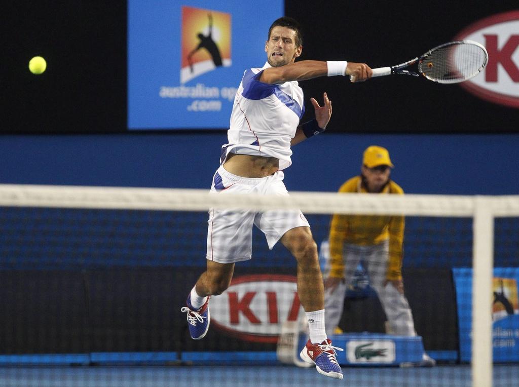 Pour Novak Djokovic, "il faut faire sortir Federer de sa zone de confort". [Keystone - DANIEL MUNOZ]