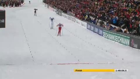 Ski nordique / relais 4 x 10 km: l’arrivée se joue dans lers 500 dernière mètres entre 5 nations: 1. Norvège (Northug), 2. Suède (Hellner), 3. Allemagne (Angerer), 4. Finlande (Heikkinen), 5. Italie (Piller-Cottrer)