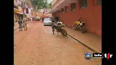 Brésil: au moins 270 personnes sont mortes suite aux pluies diluviennes qui ont entraîné des glissements de terrain