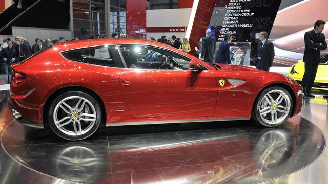 Ferrari présente sa dernière mouture, la Ferrari FF, au Salon de l'automobile de Genève. [Sandro Campardo]