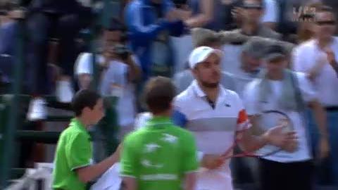 Tennis / Roland-Garros (1er tour): Après une première manche perdue 4-6 contre Augustin Gensse (FRA), Stanislas Wawrinka se reprend et remporte les 3 sets suivants (6-3 6-4 6-2)