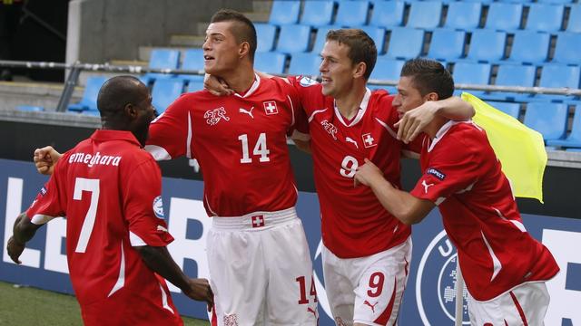 Les Suisses jubilent après l'ouverture du score "express" réussie par Fabian Frei (9). [KEYSTONE - Peter Klaunzer]