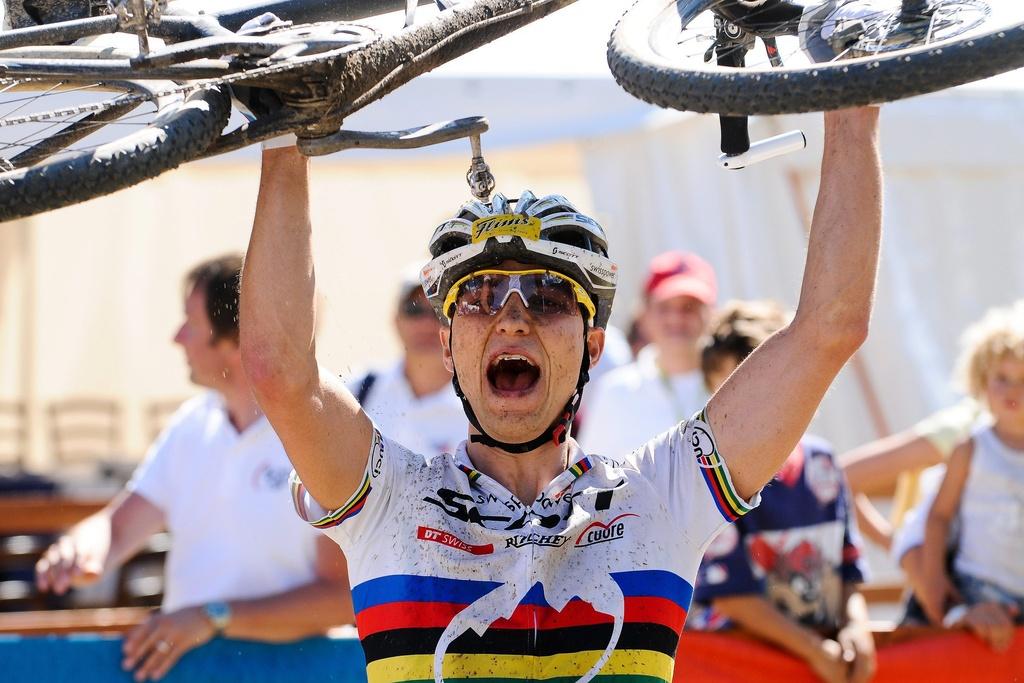 Schurter caresse le rêve d'aller aux JO de Londres avec le maillot arc-en-ciel sur le dos... [Keystone - Marius Maasewerd]