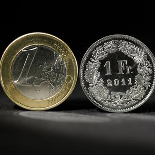 Franc suisse et euro: les risques d'un taux plancher. [Martin Ruetschi]