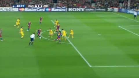 Football / Ligue des Champions (1/8 retour) : Barcelone – Arsenal (1-0 ) Après un gros pressing de Barcelone, Messi marque dans les arrêts de jeu