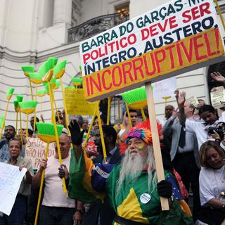 Rio, 20 septembre 2011: politiciens corrompus, du balai! [Vanderlei Almeida]