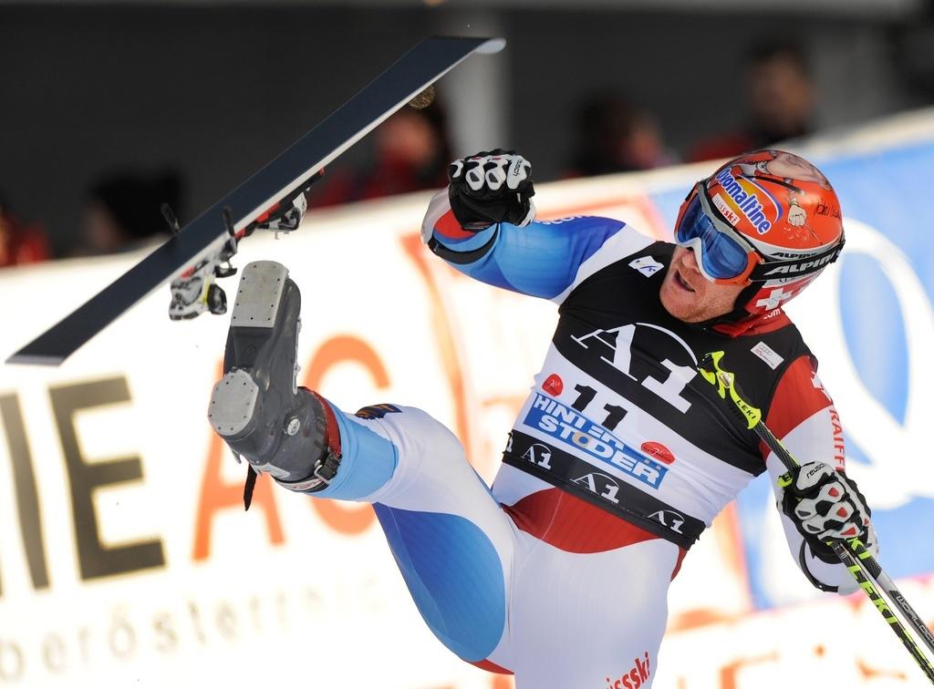 Didier Cuche et son fameux lancer du ski. [Robert Jaeger]