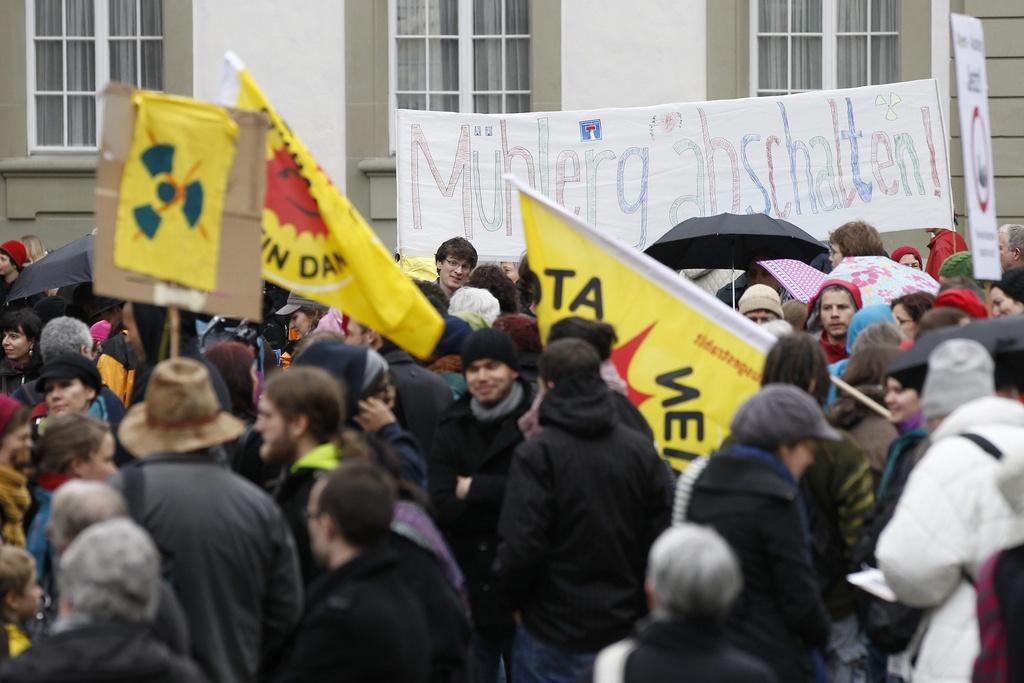 Les antinucléaires ont manifesté dans les rues de Berne. [KEYSTONE - Peter Klaunzer]