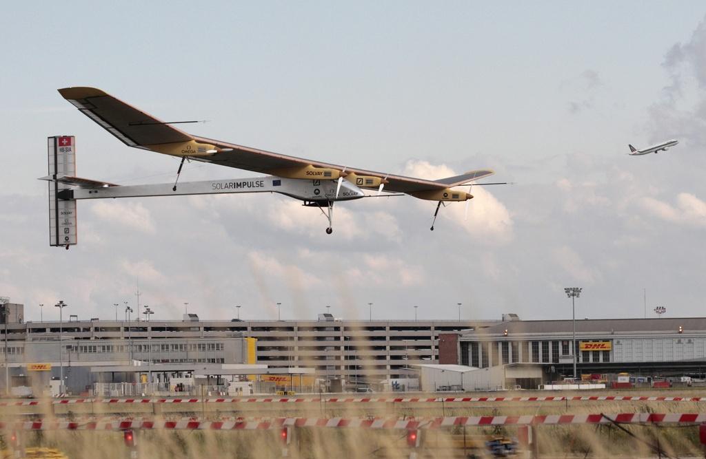 Solar Impulse avait pourtant pu décoller de Bruxelles dans un ciel encore nuageux. [KEYSTONE - Yves Logghe]