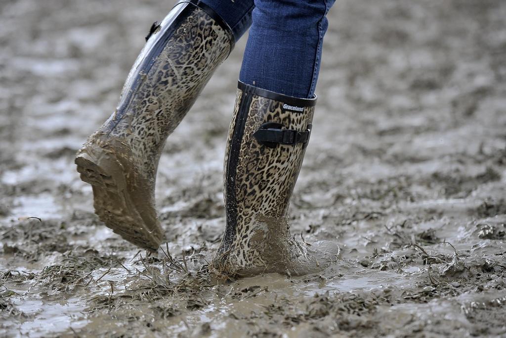 Les bottes en caoutchouc, l'objet culte de cette 36e édition. [KEYSTONE - Dominic Favre]