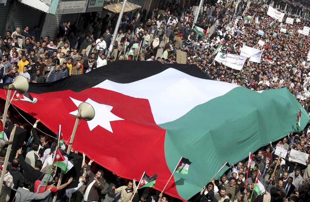 Amman a vécu la plus grande manifestation depuis le déclenchement du mouvement de contestation en janvier. [KEYSTONE - AP Photo/Nader Daoud]