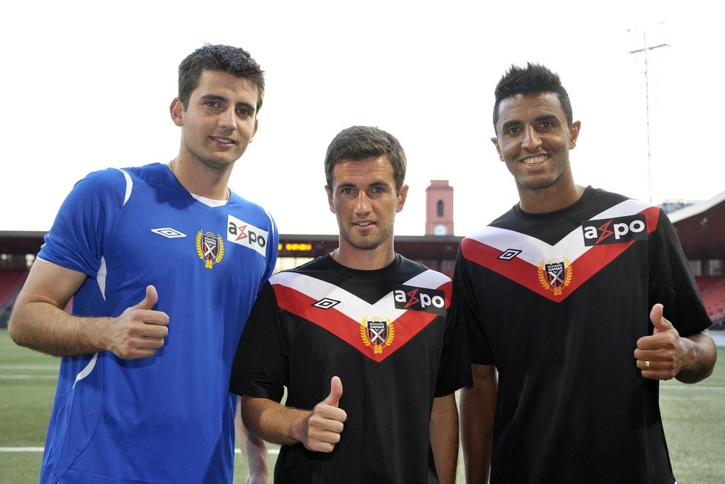 Trois des nouveaux joueurs xamaxiens: Rodrigo Jose Galatto, Irakli Chirikashivili, et Carlos Alexandre Souza Silva "Carlao". [Keystone - Sandro Compardo]