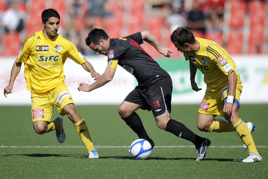 L'habile technicien du milieu de terrain n'est pas maladroit devant le but. Il a fait trembler les filets 32 fois en championnat avec Xamax. [KEYSTONE - Dominic Favre]