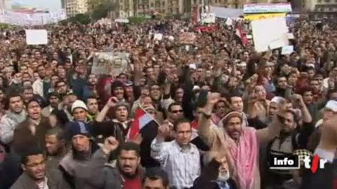 Egypte: les opposants au président Moubarak se retrouvent sur la place Tahrir pour une gigantesque manifestation