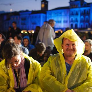 Thierry Jobin, aux premiers rangs de la Piazza. Le nouveau directeur du Festival international de films de Fribourg (FIFF) enchaîne les rencontres professionnelles, les cocktails mondains et les projections humides à Locarno.