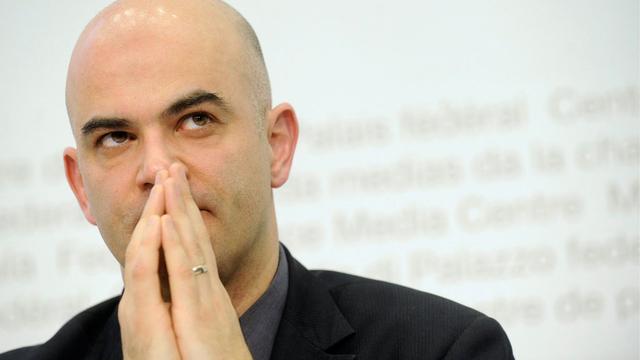 Alain Berset se donne le temps de la réflexion. [Lukas Lehmann]