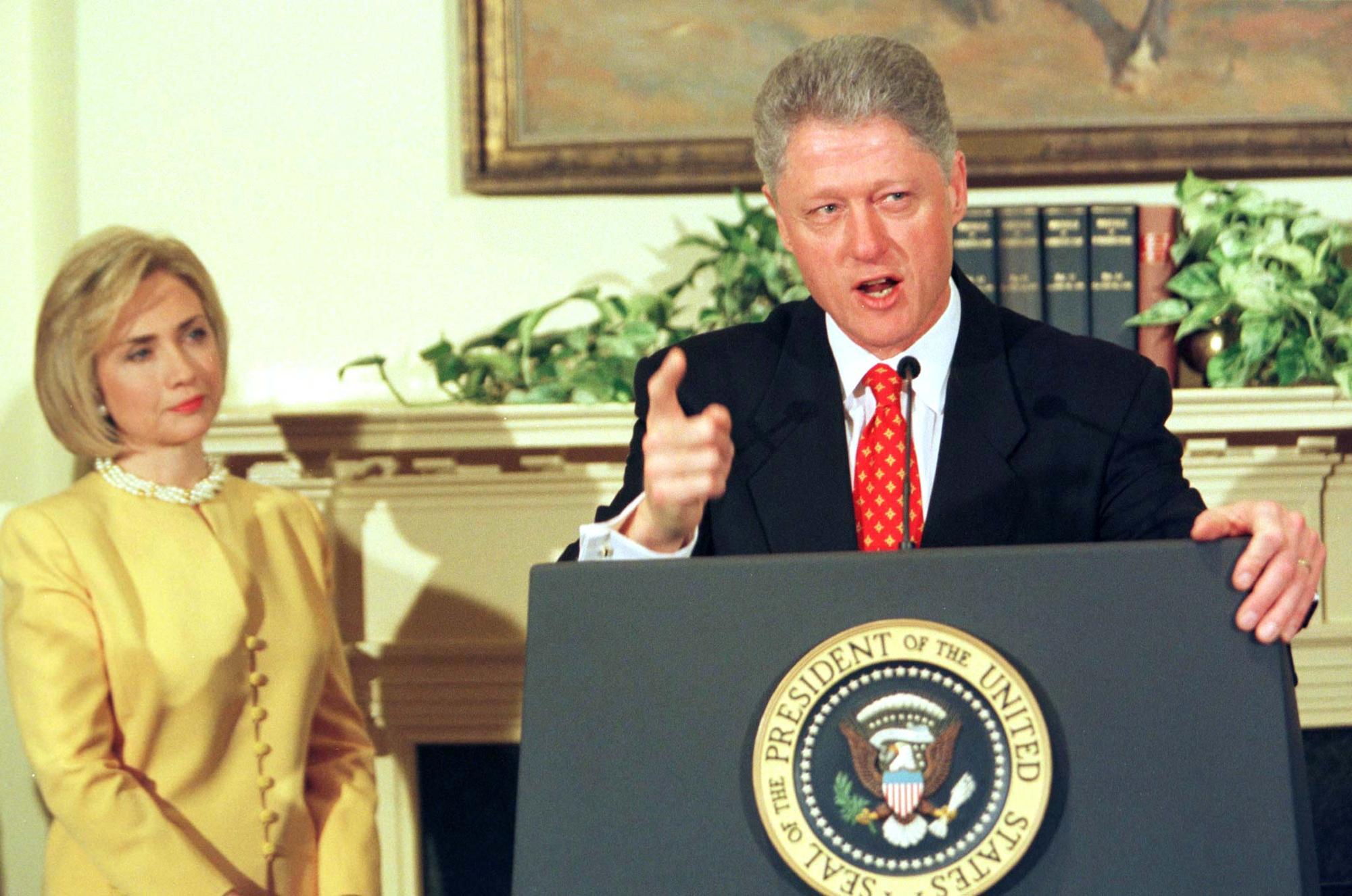 Bill Clinton avait commencé par nier les allégations concernant Monica Lewinski. [Win McNamee]