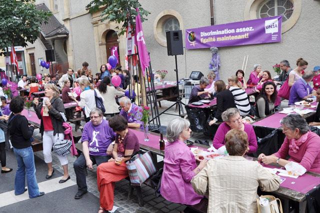 Les femmes se sont notamment donnés rendez-vous à des piques-niques de l'égalité, ici à Neuchâtel. [unia.ch]
