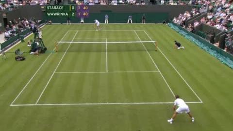 Tennis / Wimbledon (1er tour) / Wawrinka-Starace: Quel toucher de balle du Suisse à qui tout réussit dans cette rencontre!