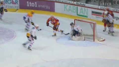 Hockey / LNA / Playoff: Langnau - Berne (1-1) Pascal Pelletier se retrouve seul face au gardien et c'est l'égalisation pour Langnau