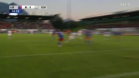 Football / Match amical / Liechtenstein-Suisse (0-1): Très beau centre de Lichtsteiner pour Derdiyok et c'est l'ouverture du score pour l'équipe de Suisse