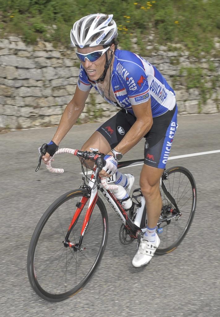 Chavanel, qui a chuté aux alentours du km 60 et a été touché à une épaule, a rejoint un hôpital après la course pour y subir des examens. [KEYSTONE - Nicolas Bouvy]