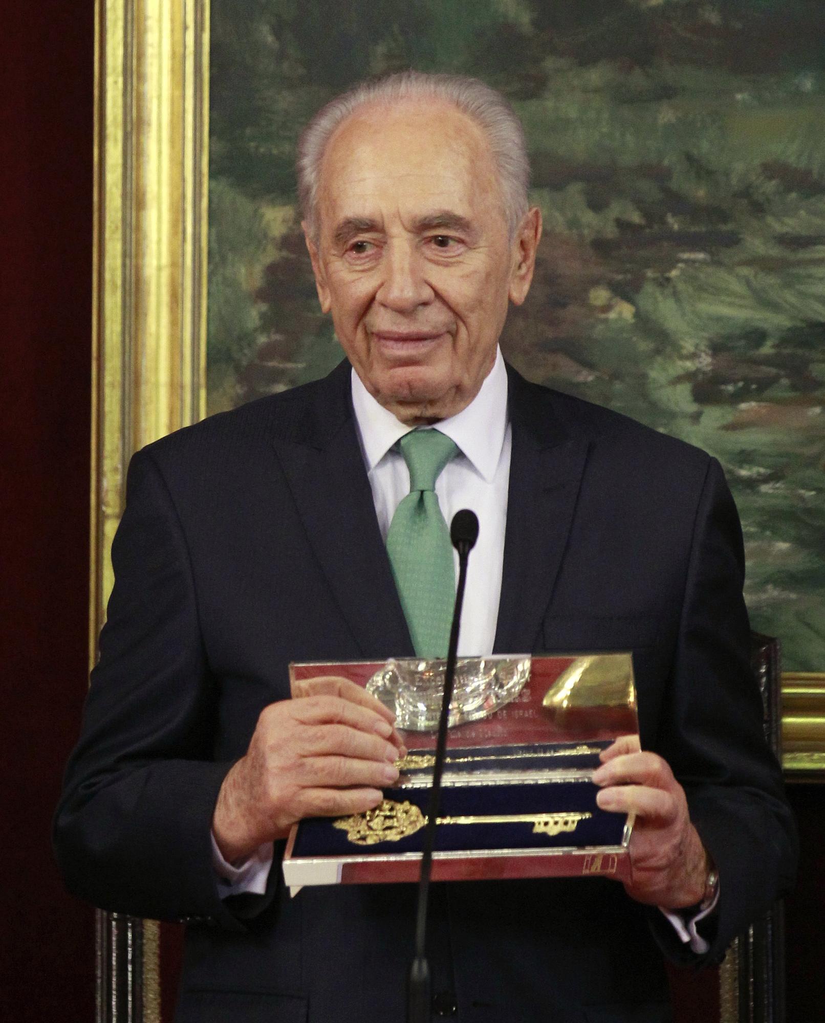Pour l'ONG, Shimon Peres bénéficie d'une fausse image d'homme de paix.