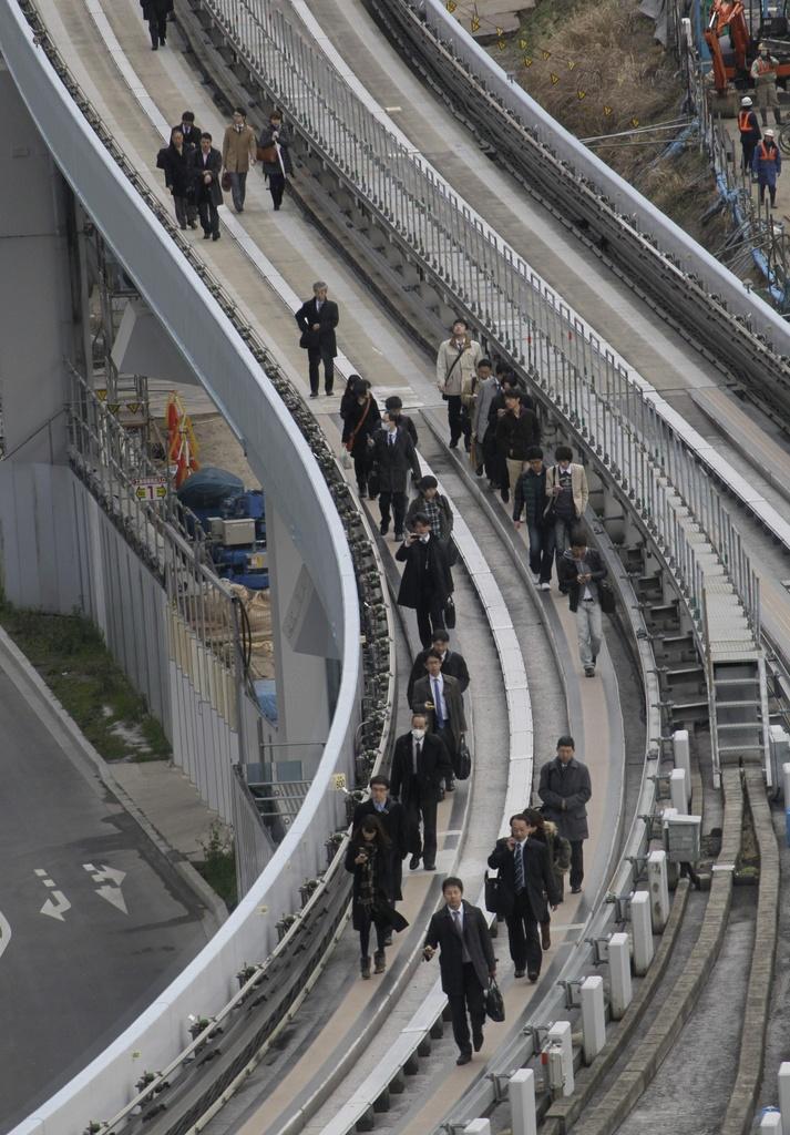 Les transports ont été stoppés au Japon après le violent séisme. [KEYSTONE - AP Photo/Koji Sasahara]