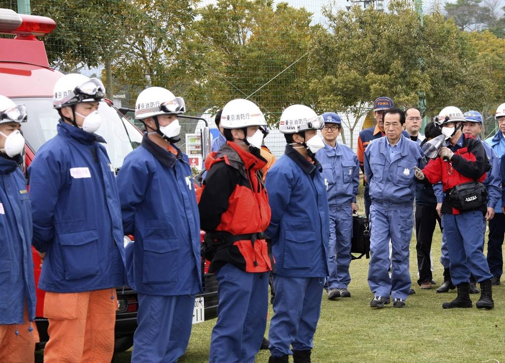Le Premier ministre japonais Naoto Kan s'est rendu pour la première fois ce samedi dans la zone sinistrée du nord-est. [KEYSTONE - PRIME MINISTER'S OFFICIAL RESIDE]