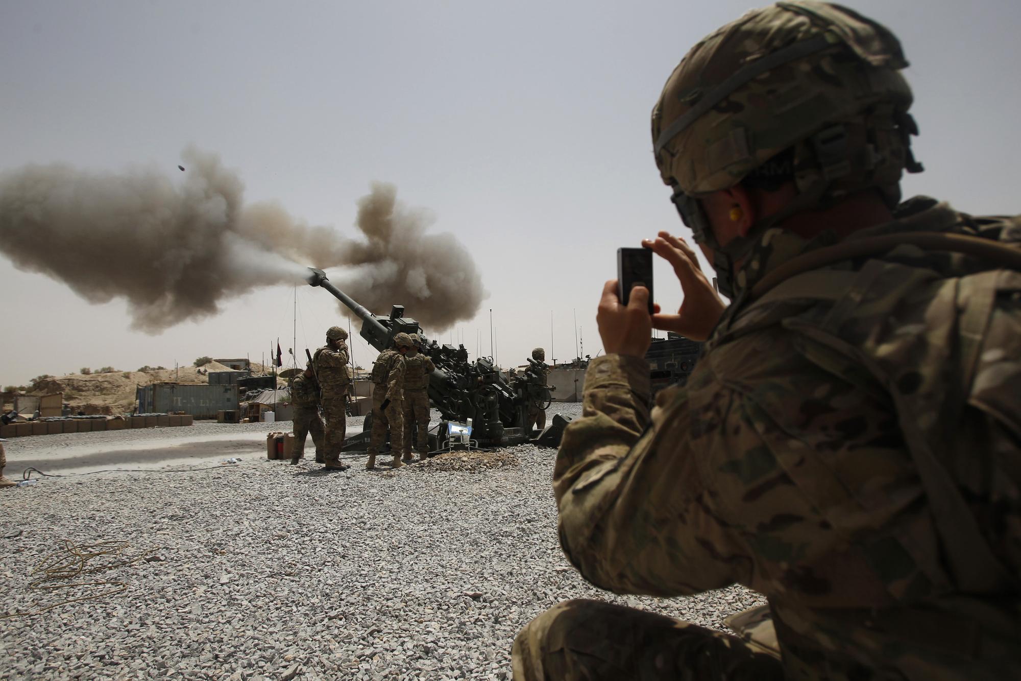 Le nombre de soldats américains actifs était tombé à 479'000 en 1999 mais était remonté à 566'000 en 2010, en raison des besoins de troupes en Irak et en Afghanistan. [Baz Ratner]