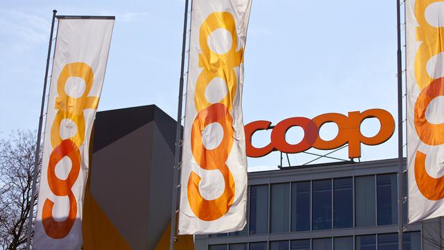 Coop renoncera aux marques qui ne répercutent pas le cours actuel de la monnaie européenne. [Gaetan Bally]