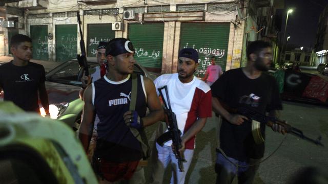 Une patrouille de rebelles dans les rues de Tripoli, dans la nuit du 24 août.