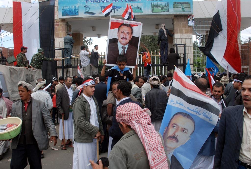 Des partisans armés du régime yéménite ont encerclé l'ambassade des Emirats arabes unis à Sanaa. [KEYSTONE - EPA]