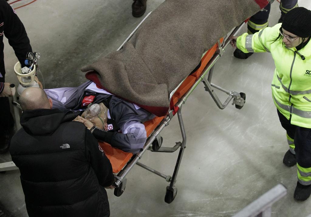 Laurent Schmid a été conduit à l'hôpital après avoir été touché par un puck. [KEYSTONE - SALVATORE DI NOLFI]