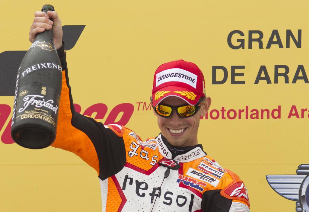 Casey Stoner peut sabrer le champagne après sa 8e victoire de la saison. [KEYSTONE - Paul White]