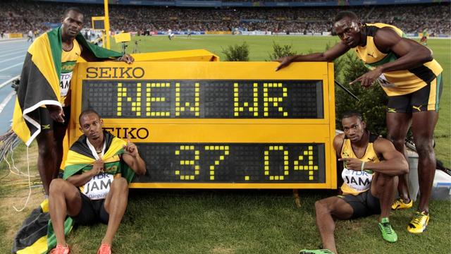 Bolt (en-haut à droite) et la Jamaïque améliorent de 0"06 l'ancien record du monde. [David J. Phillip]