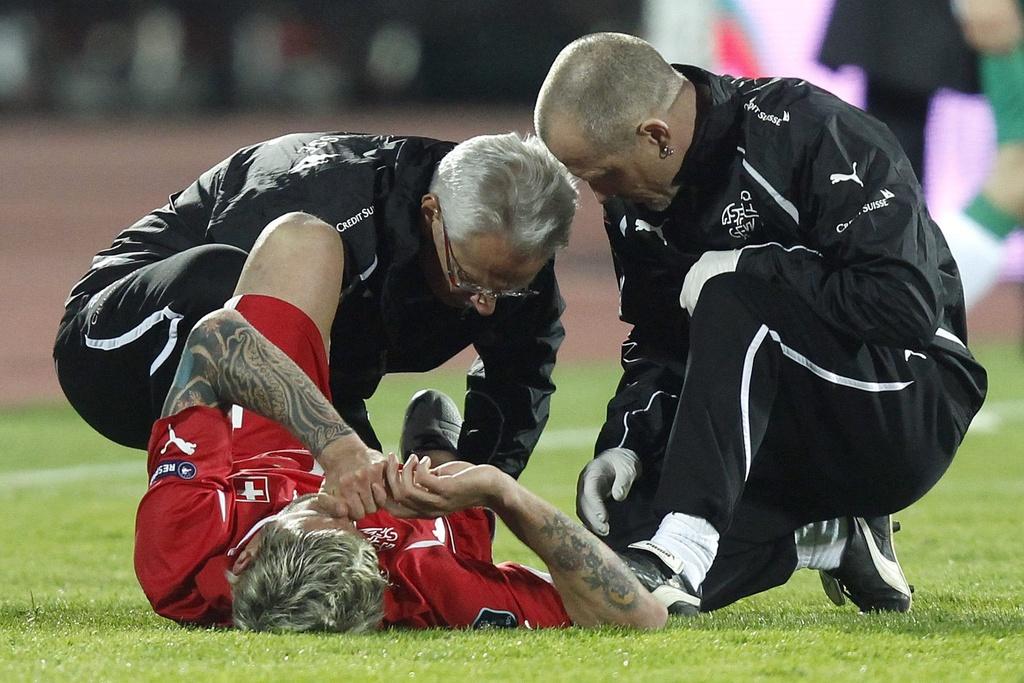 Valon Behrami s'est déchiré le ligament externe du genou droit. [KEYSTONE - Peter Klaunzer]