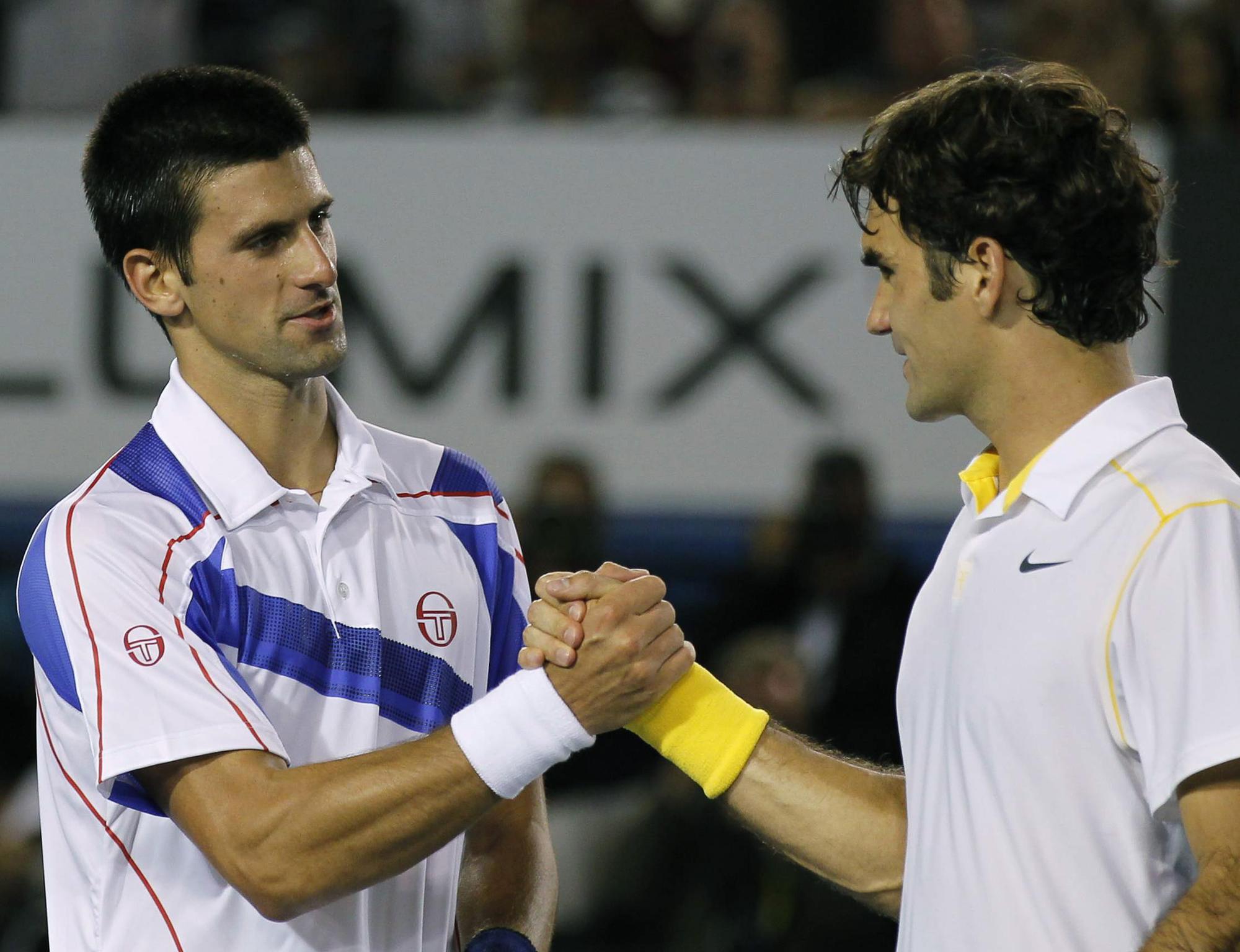 C'est fait, Novak Djokovic élimine Roger Federer, tenant du titre déchu à Melbourne. [Reuters - Yuriko Nakao]