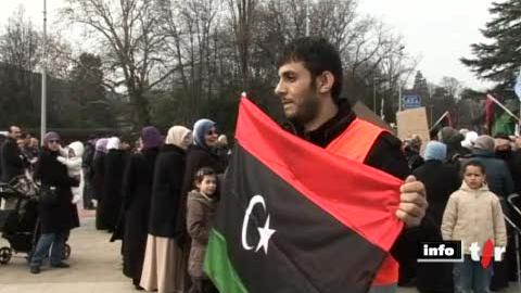 GE: quelques trois cents manifestants se sont rassemblés à la place des Nations ce samedi après-midi pour demander le départ du Colonel Kadhafi