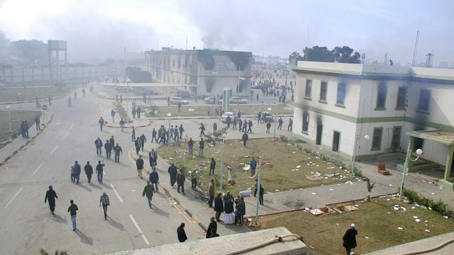 Des opposants à Mouammar Kadhafi défilent dans les rues de Benghazi